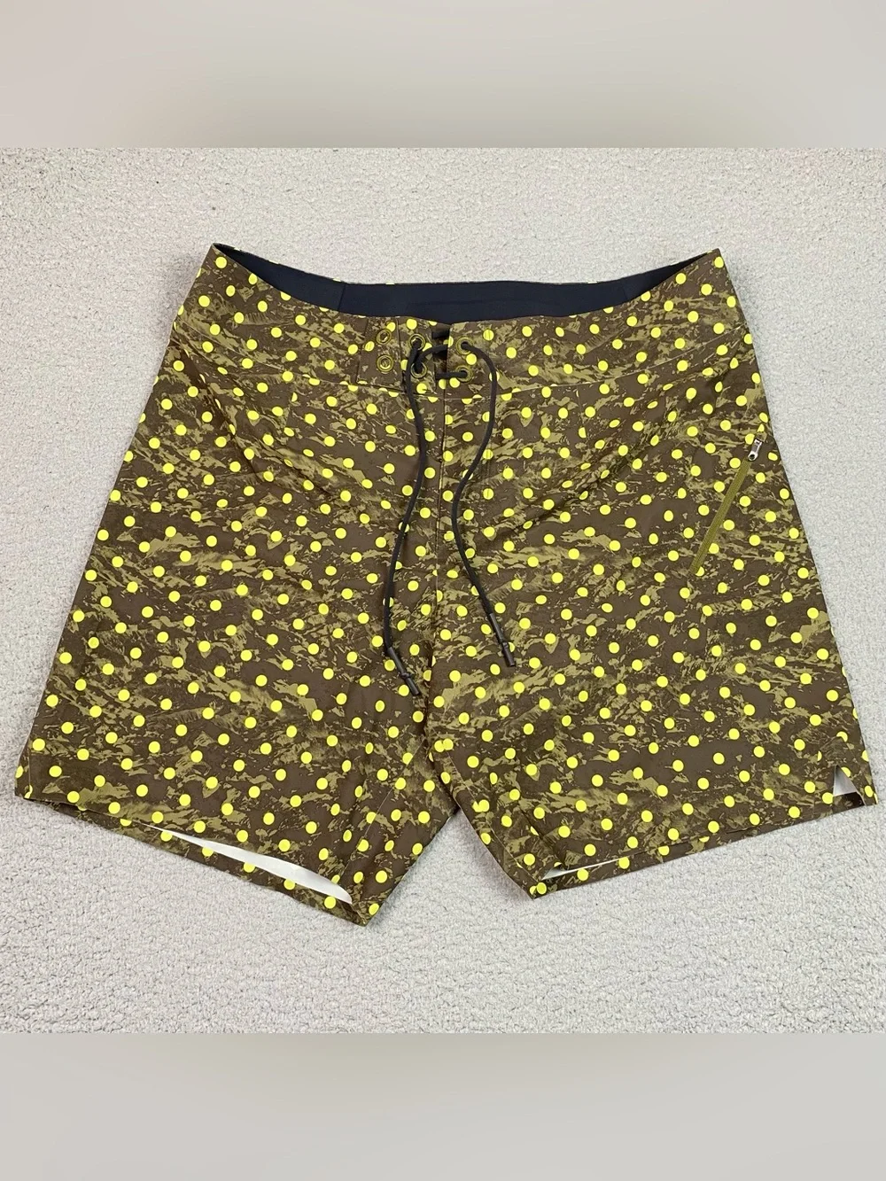 Lululemon Board Shorts Men's Size 36 Yellow Beach Swim Summer Surf Linerless EUC